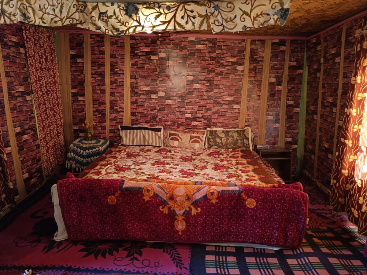 Hotel Island Srīnagar 外观 照片
