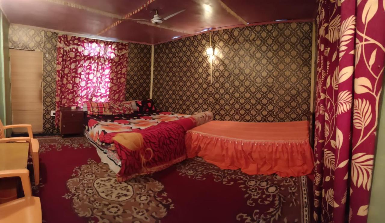 Hotel Island Srīnagar 外观 照片