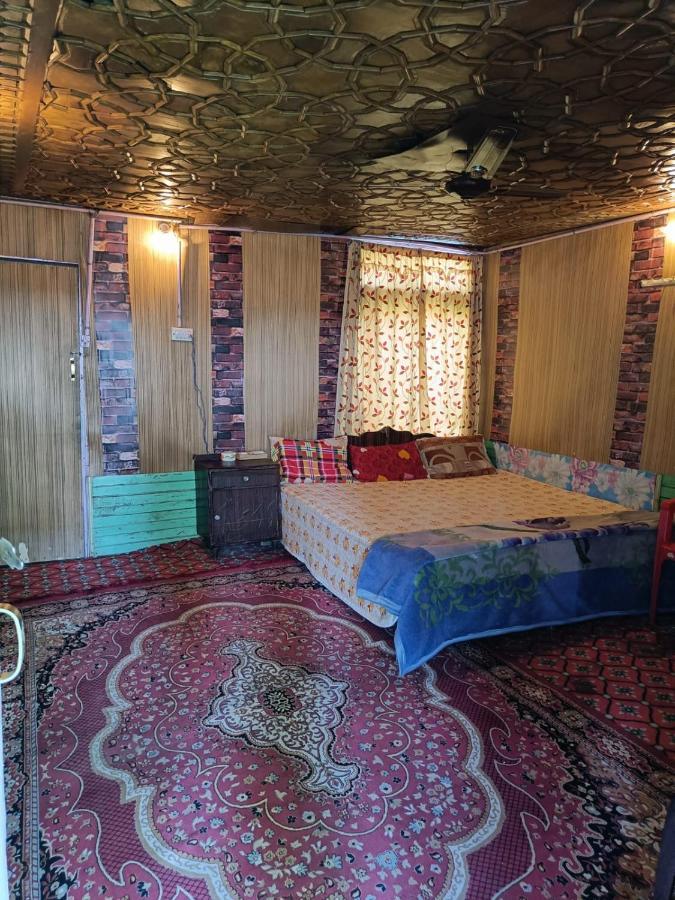 Hotel Island Srīnagar 外观 照片