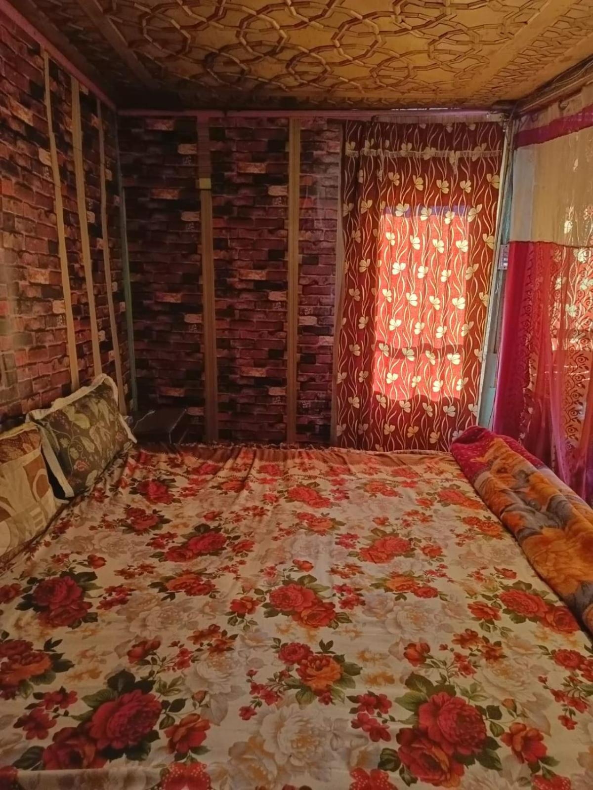 Hotel Island Srīnagar 外观 照片