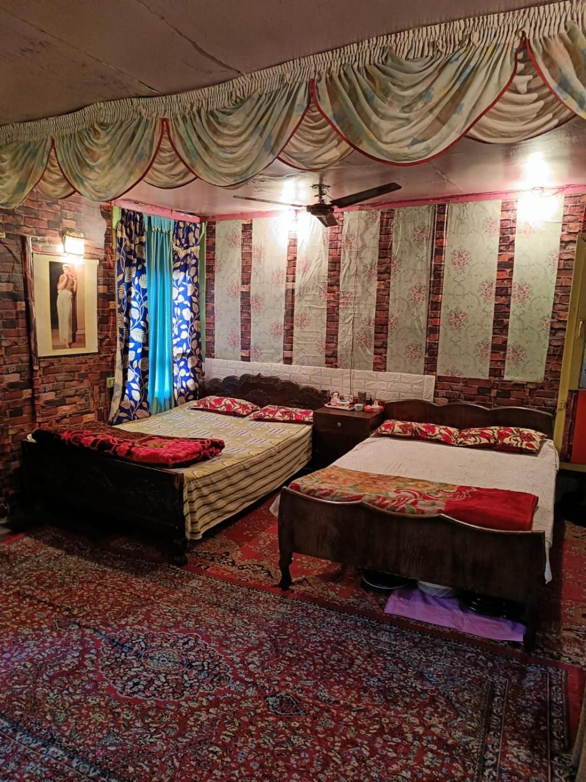 Hotel Island Srīnagar 外观 照片