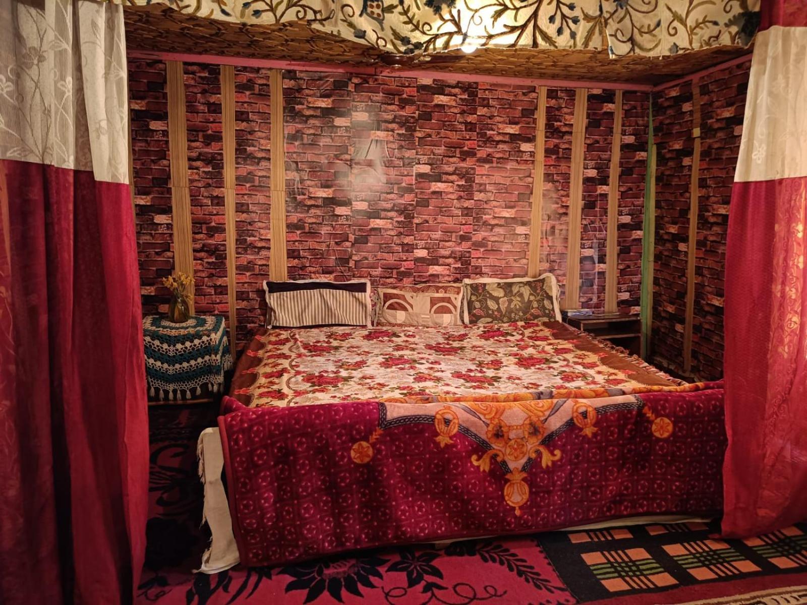 Hotel Island Srīnagar 外观 照片