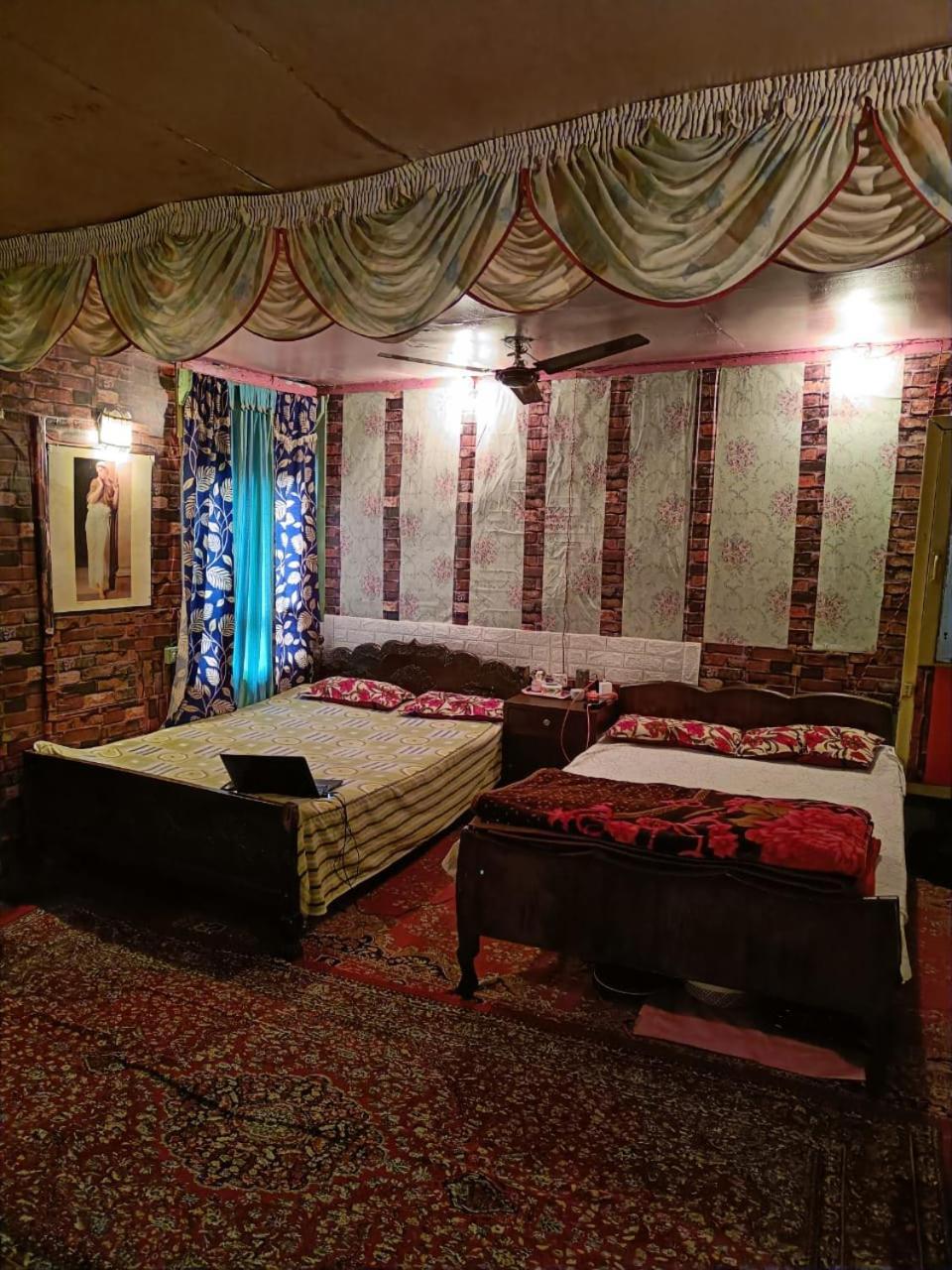 Hotel Island Srīnagar 外观 照片