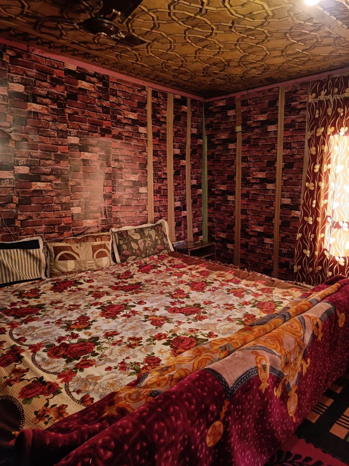 Hotel Island Srīnagar 外观 照片